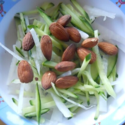 焦がしアーモンド大好き♪野菜を食べねば　野菜を食べねば！！呪文唱えて頑張らねば　痩せた報告してみたい(苦笑）